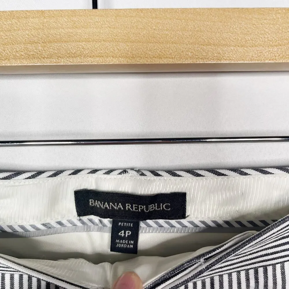 Banana Republic Womens 4P Petite White Blue Logan Seersucker Stripe Cropped Pant